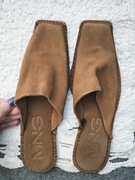 Skórzane musztardowe klapki mule mango 