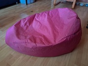 Duże różowe siedzisko, pufa w bardzo dobrym stanie