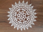 SERWETKA WYKONANA  NA SZYDEŁKU śr. 19 cm (1)