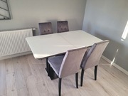 Stół z 4 krzesłami