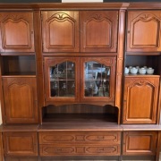 Zabytkowa komoda w stylu ludwikowskim