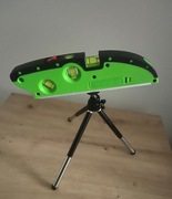 Poziomica laserowa ze statywem