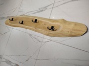 Wieszak z drewna akacjowego 