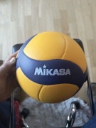 Nowa, nigdy nieużywana piłka do siatkówki halowej Mikasa V200W + pompka 