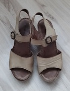 Sandałki beżowe ze skóry RIZZOLI rozm. 37/24