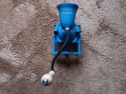 Stary młynek ścienny