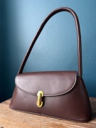 Brązowa torebka na ramię - burgundowa bagietka