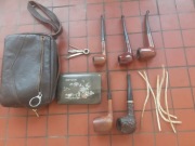 Fajki pięć sztuk i papierośnica