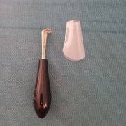 Avon przyrząd do czyszczenia szczotek do włosów