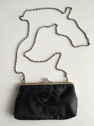 Mini torebka Oriflame z łańcuszkiem i kwiatkiem