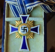 ZŁOTY KRZYŻ MATKI  WRAZ Z PUDEŁKIEM . PIĘKNY ORYGINAŁ 