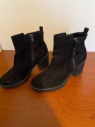 Czarne Zamszowe Botki Damskie na Słupku 38 Tesco