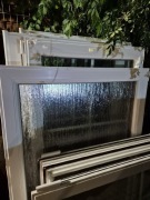 Okno pojedyncze z mrozona  szybą 