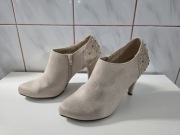 Jasno beżowe Botki Graceland z dżetami