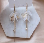 Kolczyki długie wiszące biało-złote listki