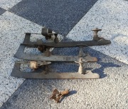 Łyżwy retro, stare mocowane do butów