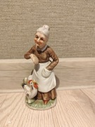Figurka Porcelanowa Babcia z Kogutem