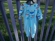 Śpioszki i czapeczka z akcentami morskimi rozmiar 68/74 cm 