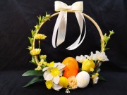 Stroik wielkanocny stojący na kole