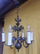 Mosiężny żyrandol na 6 żarówek 
