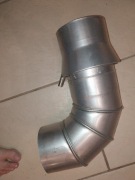 Kolano fi130 z odskraplaczem poziomym. kwasówka 