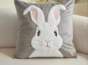 Poszewka dekoracyjna haftowana królik