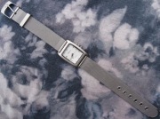 Zegarek ORPHELIA koperta 23,5 X 32 mm skromny, a ładny, bransoleta MESH