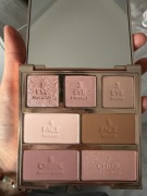 Charlotte Tilbury Hollywood Instant Look In a Palette Pretty Glowing