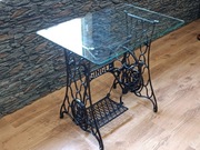 Stół ze starej maszyny do szycia – unikatowy mebel vintage!