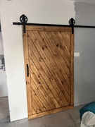 Drzwi przesuwne loftowe drewniane na wymiar z systemem przesuwnym 