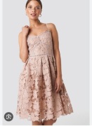 NA-KD Koronkowa sukienka rozmiar M