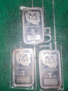 3 Sztabki o wadze 1 uncji trojańskiej (około 31,1 g) i próbie 999. 