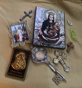 Dewocjonalia stare pamiątki kościelne, krzyżyki medaliki