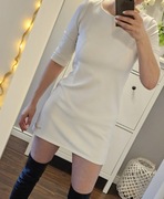 Sukienka mini z zamkiem na plecach