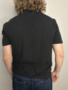 Czarna koszulka BOSS – Minimalistyczne logo Rozmiar XL Stan bardzo dobry