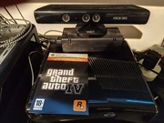 Konsola Xbox 360 z padem i Kinect bez gier