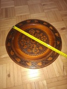 Drewniany talerz rzeźbiony