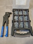 Zestaw nitownica wraz z nitami