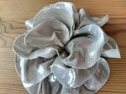 srebrny kwiatek przypinka 