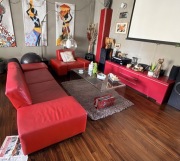 Czerwona sofa skórzana + fotel + szafki IKEA – komplet salon