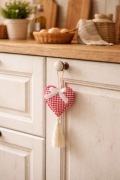 Ozdobne serduszko z chwostem do zawieszenia – rękodzieło 