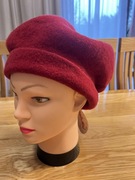 Wkręt czapka czerwony wełniany beret z metką Diefenthal.