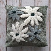 Poduszka dekoracyjna kwiaty punch needle