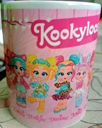 Kubek ceramiczny premium 330 ml – Lalki Kookylos prezent dla dziewczynki