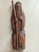 Płaskorzeźba twarz starca 