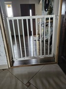 Bramka na drzwi regulowana montowana do sciany