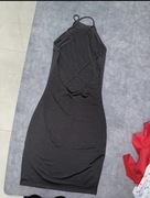 Sukienka z odkrytymi plecami