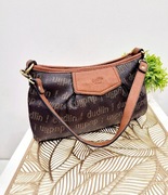 Logowana torebka listonoszka kopertówka brązowa