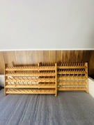 Sprzedam dwa drewniane naścienne uchwyty na nici.