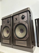 90 W! Kolumny Grundig M 800, 3-drożny, zamknięty, kompaktowy głośnik